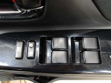運転席はオートパワーウィンドウ☆窓の全閉全開が自動で出来るので便利ですよ♪