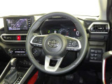 運転席まわりです。 各操作スイッチは使いやすい位置に配置されてます。