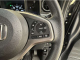 レーダークルーズコントロールを搭載しております。前車との距離をレーダーで測り一定の車間距離とスピードを保つとても便利な機能です。高速道路で楽に安心安全です!