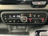 オートエアコン付きです!お好みの温度をセットするだけでエアコンの風量などを自動でコントロール。快適な車内でお過ごしいただけます。寒い時期には嬉しいシートヒーター付きです!