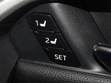 運転席のパワーシートは2名様分までメモリー機能付きです。