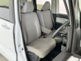 【運転席・助手席】内装ルームクリーニング済みです。しっかり綺麗にしていますので、是非、お確かめください。車に自信があるからこそ、是非一度ご来店頂き内外装も見てもらえると幸いです。