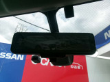 スマートルームミラー付き車です。視認性が良く、夜もしっかり見えます。