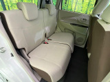 後部座席も気になるようなキズ・汚れやへたり等、大きなダメージはなく、良好な状態です。