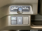 ハンドルの左下にETCがついています。高速道路の料金所の通過も楽々です。 カードの取り出しもしやすい場所についています。