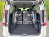 後席を格納すると、これだけの広さが!シーンに合わせたシートアレンジで、大きな荷物も積むことが出来ます♪