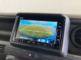 【バックカメラ】リバースにするだけで映ります、後方の安全確認や、狭い駐車場での車庫入れ、雨の日や夜間など視界の悪い時に便利です!安全にバックする為には欠かせない装備です。