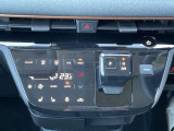 「オートエアコン」付き一年中快適な室内を提供!車内温度を設定すると、風量を自動で調節してくれます。さらに前席シートヒーター、ハンドルヒーターつき(^^)/