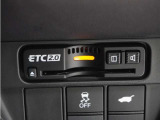 ◆ETC2.0装着◆進化したドライブ体験。料金収受システムだけだったETCが生まれ変わって、高速道路を賢く使うETC2.0に進化しました。多彩な情報サービスが便利で快適なドライブ体験を提供します。