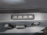 無段階調整式パワーシート 正しい乗車姿勢によって運転のしやすさと、万が一の際に乗員保護能力を最大限に高めます。