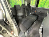 後部座席も気になるようなキズ・汚れやへたり等、大きなダメージはなく、良好な状態です。