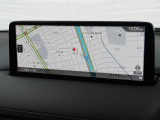 マツダコネクトの10.25インチワイドセンターディスプレイです。『Android Auto』『Apple CarPlay』や独自のコネクテッドサービスに対応したインターフェイスシステムです。