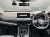 エクストレイルの運転席周りの画像です。興味がわいて来ませんか?ゆっくり、じっくりご覧下さい。