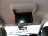 後席モニターもついています!!小さなお子様がいらっしゃるご家庭ではあると助かりますよね〜^^ロングドライブでも退屈させません!!