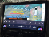 【パノラミックビューモニター】専用のカメラにより、上から見下ろしたような視点で360度クルマの周囲を確認することができます☆死角部分も確認しやすく、狭い場所での切り返しや駐車もスムーズに行えます。