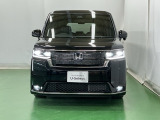 LEDヘッドライトを装備しています。LEDヘッドライトはとても明るく、雨の日や夜間走行も安全・安心です。オートライトコントロール付きで周囲の明るさに応じて自動で点灯・消灯します
