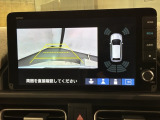 リバースギアに入れるだけで後方の表示へ切り替わります。夜間や雨の日の駐車も楽になりますよ。