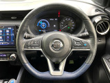 【純正革巻きステアリング】上質な革を使用することで、手にしっかり馴染みとても運転しやすいハンドルです♪