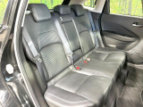 後部座席も気になるようなキズ・汚れやへたり等、大きなダメージはなく、良好な状態です。