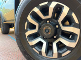 【純正○○インチアルミホイール】外観にマッチした純正アルミホイールを装着しております。各種社外アルミホイールや、スタッドレスタイヤも取扱いしております。是非ご相談ください♪