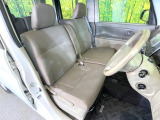 運転席シート廻りは使用感も少なく、良好な状態となっています。前オーナー様が丁寧に使っていたことがよくわかりますね。