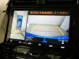 パノラミックビューモニター付きです。車両を上から見たような映像を画面に表示。運転席からの目視だけでは見にくい、車両周辺の状況をリアルタイムでしっかり確認できます。