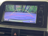 【バックカメラ】駐車時に後方がリアルタイム映像で確認できます。大型商業施設や立体駐車場での駐車時や、夜間のバック時に大活躍!運転スキルに関わらず、今や必須となった装備のひとつです!