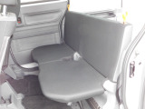 リアシートの画像です!中古車にも純正用品のお取付が可能です!社外の用品もお安くお取付いたします!持ち込みでの取付もご相談ください。