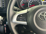 運転中、オーディオの操作をしてて、ハッとしたことはありませんか?ステアリングスイッチは、運転中でもハンドルでオーディオの操作が可能です。安全なドライブをサポートします。