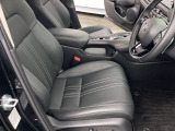 フロントシートです!!セパレートシートなのでお尻をしっかりホールド!!スポーティな運転にも最適です!!