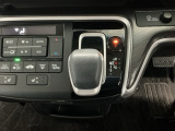 オートマチックシフトレバーは、手になじみ操作しやすい形状で安全運転にもつながります♪