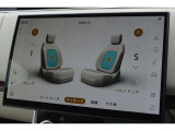 フロントシートにホットストーン機能付きマッサージシートが装着されています。