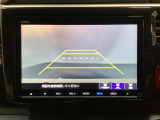 バックでの車庫入れも安心です! リアカメラが付いているバックモニター付のナビを装備しております。操作線もついており距離感も画面から確認できます。