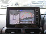 アラウンドビューモニターも装備しております。ご覧のように車体を真上か見たような映像なので、車庫入れの苦手なお客様ももうご心配いりません。