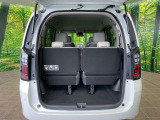 普段のお買い物や通勤、送迎等に十分な荷室スペースを確保しております。セカンドシートを倒すと、大きな荷物の積載も可能です♪