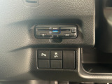 ホンダセンシング装着車となっております。衝突軽減ブレーキ、誤発進抑制機能、歩行者事故低減ステアリング、路外逸脱抑制機能、アダプティブクルーズコントロール、車線維持支援システム他、安全運転を幅広く支援。