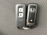 スマートキーです!!今や標準の装備になりつつありますよね!!ドアロック・アンロックも便利です!!