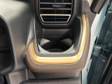 【運転席ドリンクホルダー】