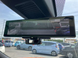 スマートルームミラー◆積載物などで、さえぎられがちなルームミラーの後方視界。車内状況に関わらず車両後方にあるカメラの映像をルームミラーに映し出します!もちろん夜や悪天降雨でもクリアな後方視界を確保!
