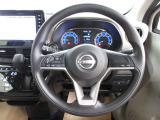 運転が楽しくなる明るく開放的な運転席まわりです。