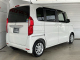 コンビネーションランプを高い位置に配置、後続車に見やすいデザインで安全にも配慮。