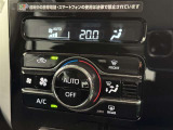 オートエアコンで快適な室内です。