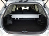 5人乗車時でも十分なスペースのトランクルームです。