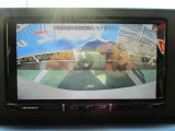 バックカメラがついているので、車庫入れをラクに行うことができます。