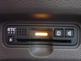 ■【ETC車載器】が装備されています。セットアップをしてお渡しとなり、ETCカードを差し込むだけで高速道路の利用が可能です。