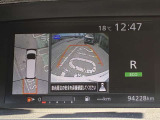 【アラウンドビューモニター】上空から見下ろしているかのような映像で駐車をサポート。安心です。