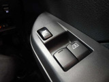 運転席&助手席はパワーウインドウです。(挟み込み防止機能付き)。