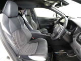 ゆったり室内で運転もしやすいです♪使い勝手の良い配置も考えられています!!