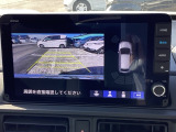 便利な3ビュー切り替え、ガイド線表示付きのバックカメラです。後退時、後方の視界をサポートします