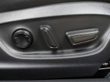 運転席はパワーシートなのでお好みのドライビングポジションに調整可能です♪